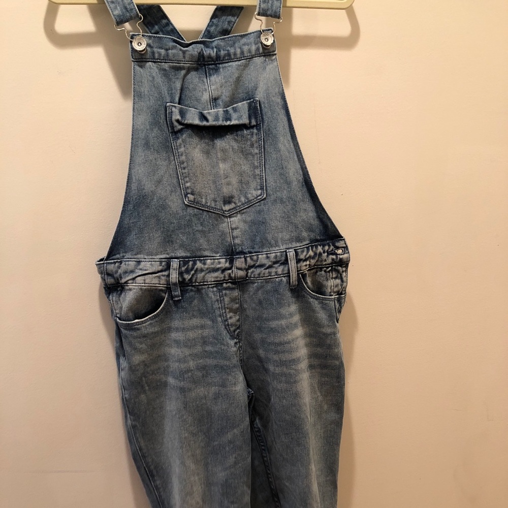 cute distressed acid wash denim overalls🥰